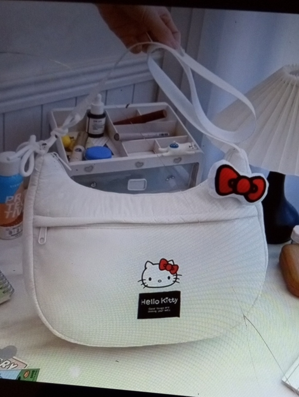 Hello Kitty White Shoulder Bag with Red Bow Patch